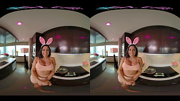 Horny curvy Latina orgasms with her toys in virtual reality